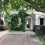 Lovely Townhouse With Garden And Parking In Camden Central London