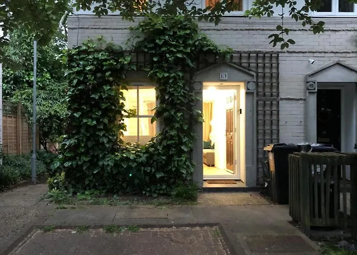 Lovely Townhouse With Garden And Parking In Camden Central London