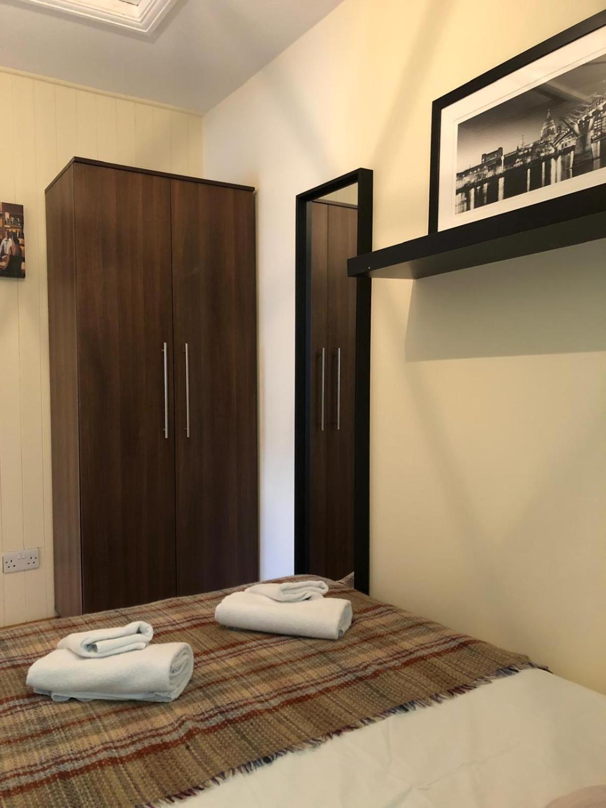 Lovely Townhouse With Garden And Parking In Camden Holiday home *